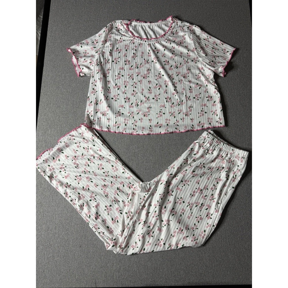Unbranded Women's Pink And White Floral 2-piece Crop Shirt And Bottoms Pajamas L